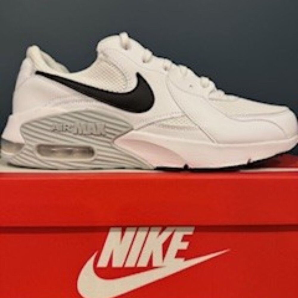Mens Nike Air Max Excee- Size 11
